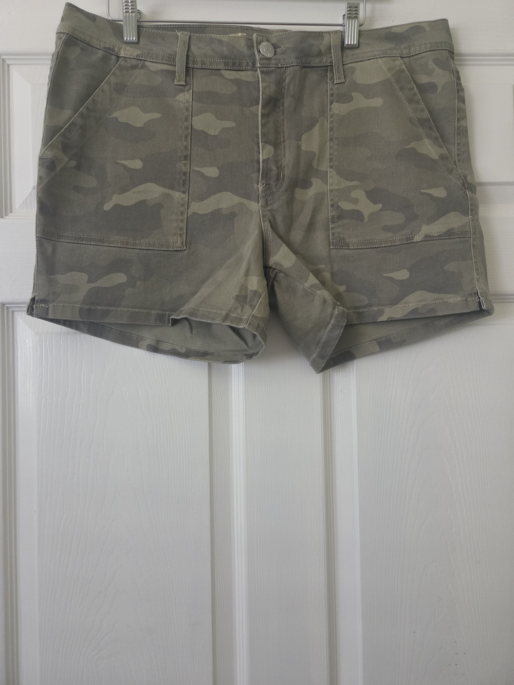 7 Secen Camo Utility Pocket Shorts - Olive Green Women's 16